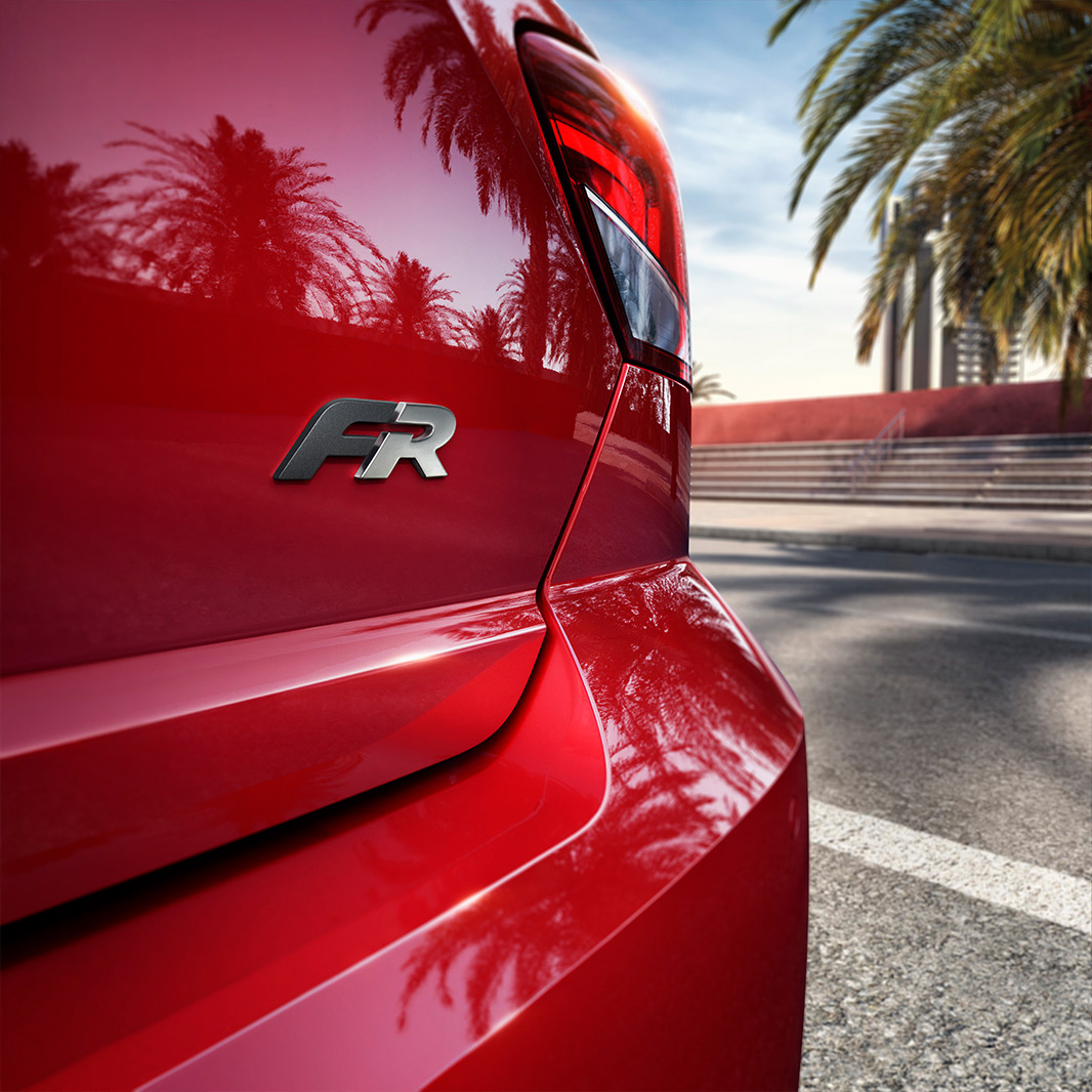 SEAT Ibiza w kolorze desire red i z oznaczeniem modelu fr